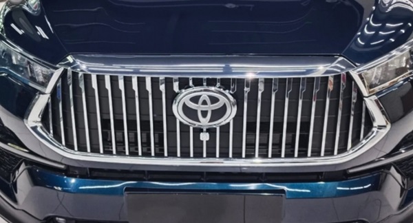 innova hycross 2024 maybach grill